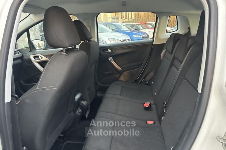 Peugeot 2008 1.6 e-HDi FAP - 92 Allure Clim + attelage - <small></small> 6.490 € <small>TTC</small> - #37