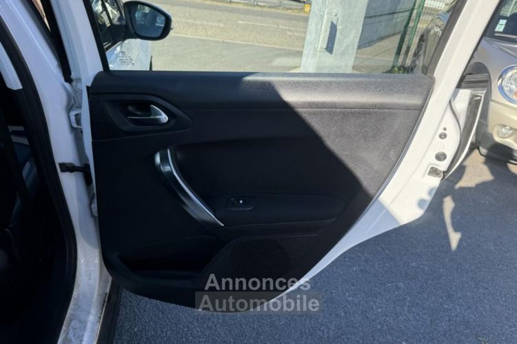 Peugeot 2008 1.6 e-HDi FAP - 92 Allure GPS + Radar AR + Attelage - <small></small> 7.490 € <small>TTC</small> - #14