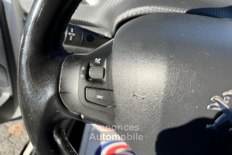 Peugeot 2008 1.6 e-HDi FAP - 92 Allure GPS + Radar AR + Attelage - <small></small> 7.490 € <small>TTC</small> - #30