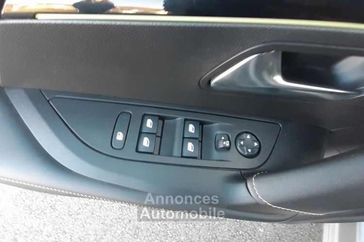 Peugeot 2008 E-2008 136CH GT PACK - <small></small> 19.490 € <small>TTC</small> - #12