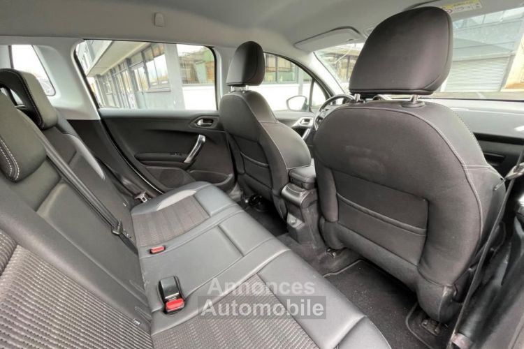 Peugeot 2008 GENERATION-I 1.2 110 ALLURE - <small></small> 9.990 € <small>TTC</small> - #11