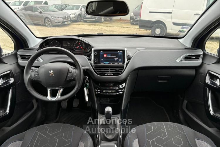 Peugeot 2008 GENERATION-I 1.2 82 ch SIGNATURE ENTRETIEN CONSTRUCTEUR - <small></small> 7.989 € <small>TTC</small> - #17