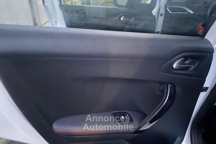 Peugeot 2008 GT Line Automatique  1.2 essence- 110 cv toit panoramique - <small></small> 12.490 € <small></small> - #15