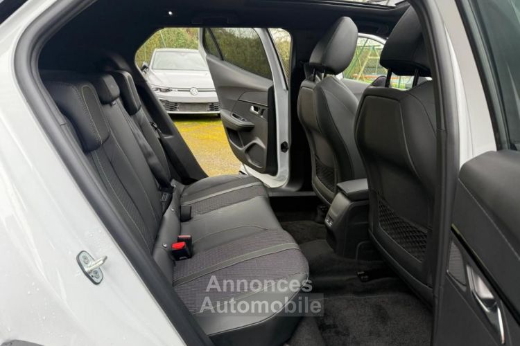 Peugeot 2008 Hybrid 136 e-DCS6 GT - <small></small> 28.990 € <small>TTC</small> - #18