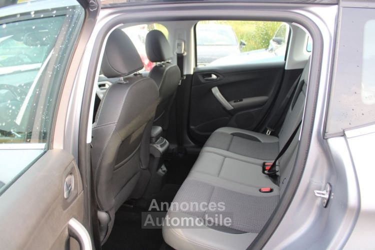 Peugeot 2008 II ALLURE 110 CV GPS 3D CAMÉRA ATTELAGE AUDIO USB JA 16 RÉGULATEUR BOITE AUTO EAT-6 - <small></small> 12.990 € <small>TTC</small> - #10