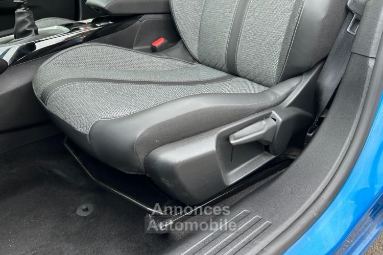 Peugeot 2008 NOUVEAU 1.2 100CH ALLURE BLEU VERTIGO - <small></small> 18.960 € <small>TTC</small> - #32