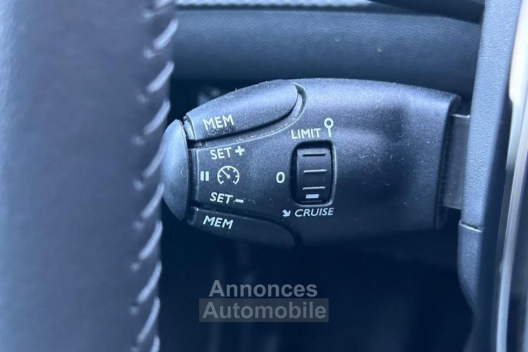 Peugeot 2008 NOUVEAU 1.2 100CH ALLURE NOIR PERLA NERA - <small></small> 19.510 € <small>TTC</small> - #17