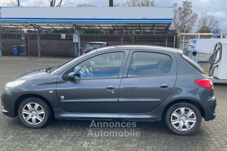 Peugeot 206 + 1.1 Bassis - <small></small> 4.950 € <small>TTC</small> - #2