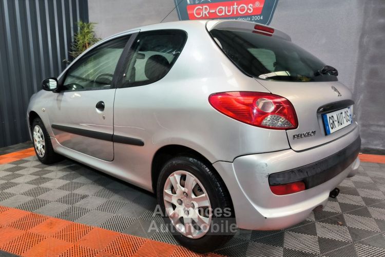 Peugeot 206 + 1.1 Révisée et CT ok 98.500 kms Garantie 6 mois - <small></small> 3.990 € <small>TTC</small> - #2