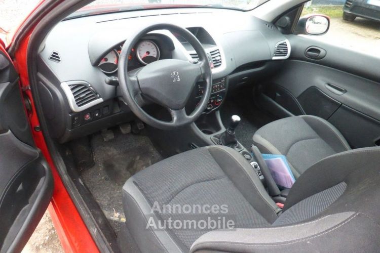 Peugeot 206 + Basis - <small></small> 4.450 € <small>TTC</small> - #6