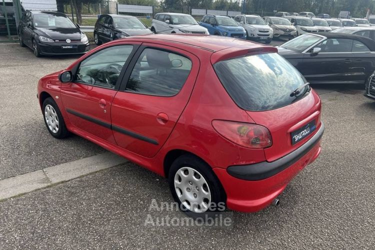 Peugeot 206 1.1 60ch 4cv Pop Art 5Portes 134,000 Kms - <small></small> 1.990 € <small>TTC</small> - #6