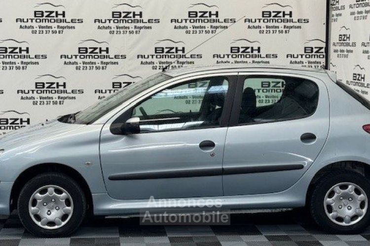 Peugeot 206 1.1 XR 5P - <small></small> 5.490 € <small>TTC</small> - #3