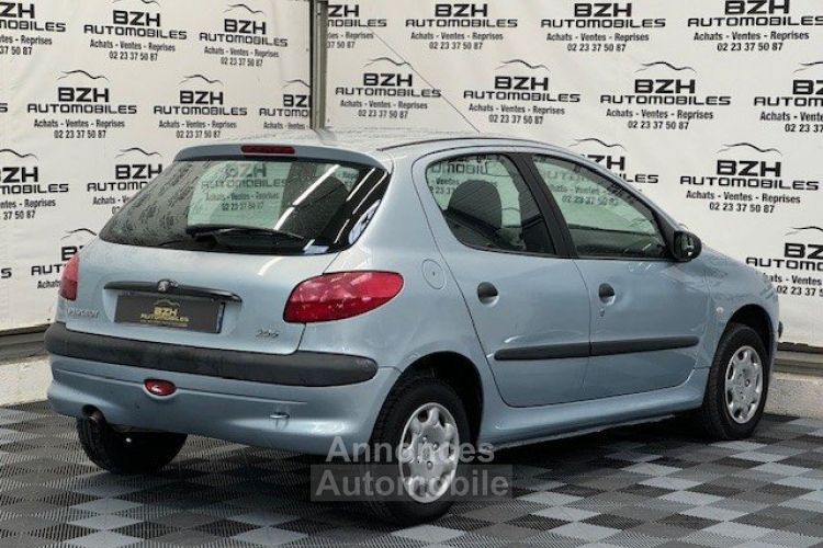 Peugeot 206 1.1 XR 5P - <small></small> 5.490 € <small>TTC</small> - #4