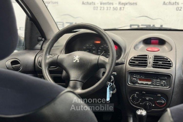 Peugeot 206 1.1 XR 5P - <small></small> 5.490 € <small>TTC</small> - #8