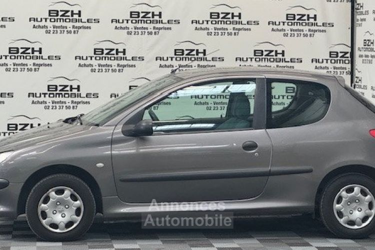 Peugeot 206 1.1 XR PRESENCE 3P * VITRE + RÉTRO ELEC * - <small></small> 5.490 € <small>TTC</small> - #2