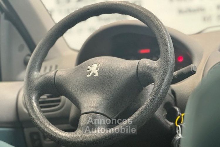 Peugeot 206 1.1 XR PRESENCE 3P * VITRE + RÉTRO ELEC * - <small></small> 5.490 € <small>TTC</small> - #10