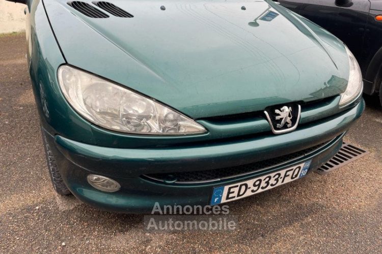 Peugeot 206 1.4 16V ROLAND GARROS 5P - <small></small> 3.990 € <small>TTC</small> - #1