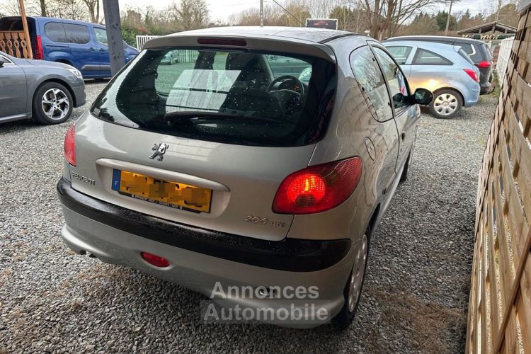 Peugeot 206 1.4 HDi 70CH Pop Art - <small></small> 4.490 € <small>TTC</small> - #2