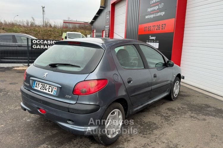 Peugeot 206 1.4 I 75cv payement 4 x sans frais fermeture centralisée direction assistée - <small></small> 1.990 € <small>TTC</small> - #2