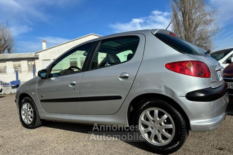 Peugeot 206 1.6 16V XT PREMIUM BAA 5P - <small></small> 3.990 € <small>TTC</small> - #9