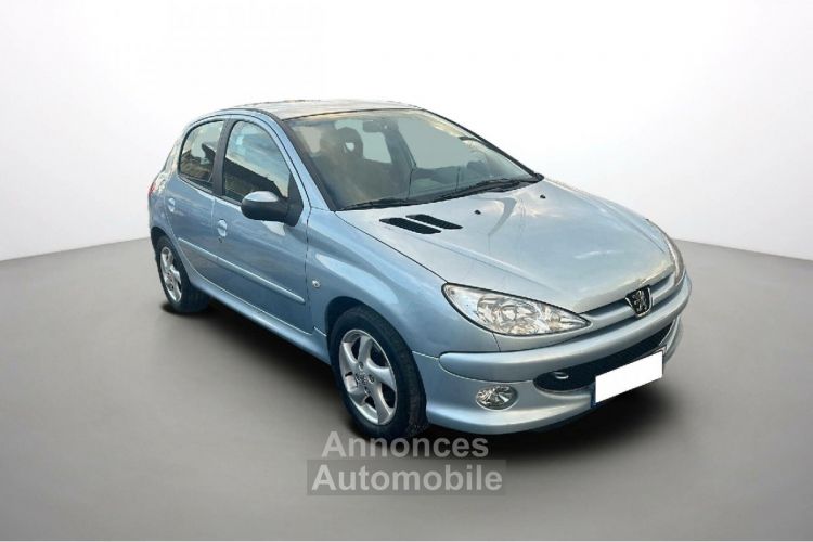 Peugeot 206 1.6e 16v Executive BVA - <small></small> 6.990 € <small>TTC</small> - #2