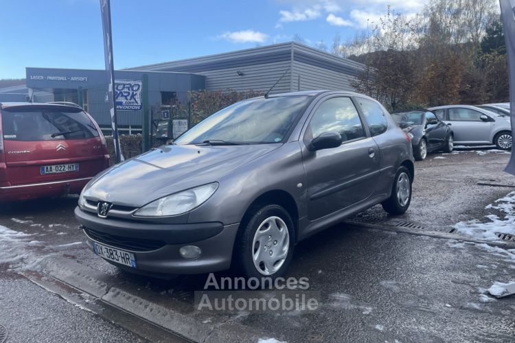 Peugeot 206 3/5 portes (1.4 i 75CV - <small></small> 2.990 € <small>TTC</small> - #1