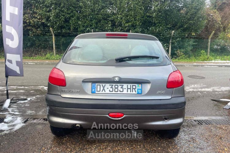 Peugeot 206 3/5 portes (1.4 i 75CV - <small></small> 2.990 € <small>TTC</small> - #11