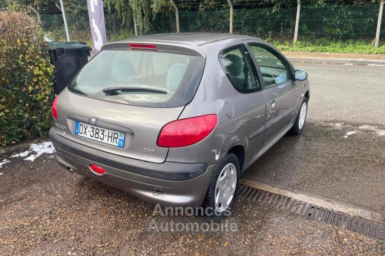 Peugeot 206 3/5 portes (1.4 i 75CV - <small></small> 2.990 € <small>TTC</small> - #12