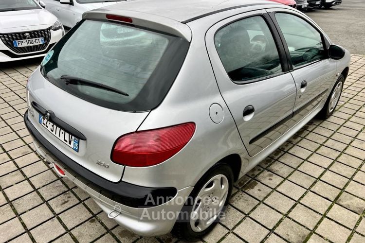 Peugeot 206 3/5 portes (2A/C) 1.4 i (75Ch) - <small></small> 2.490 € <small>TTC</small> - #4