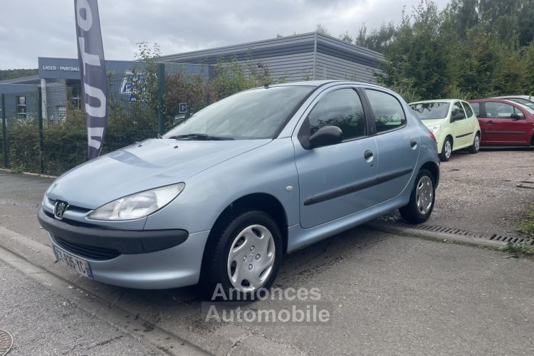 Peugeot 206 Berline bicorps trois ou cinq portes 1.4 i 1360cm3 75cv  - <small></small> 3.000 € <small>TTC</small> - #1