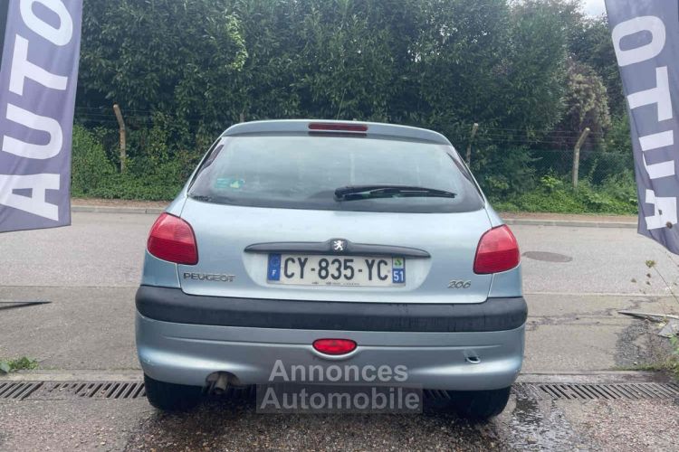 Peugeot 206 Berline bicorps trois ou cinq portes 1.4 i 1360cm3 75cv  - <small></small> 3.000 € <small>TTC</small> - #11