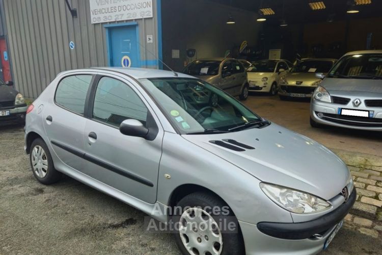 Peugeot 206 Trendy 1,4i 75CH 5CV - <small></small> 2.990 € <small>TTC</small> - #1