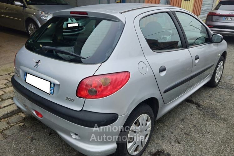 Peugeot 206 Trendy 1,4i 75CH 5CV - <small></small> 2.990 € <small>TTC</small> - #2