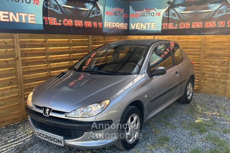 Peugeot 206 XT 1.4i 75CH - <small></small> 3.990 € <small>TTC</small> - #1