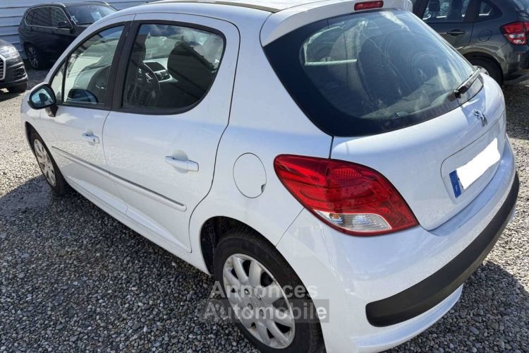 Peugeot 207 1.4 16v Premium 2-Tronic 5p - <small></small> 7.490 € <small>TTC</small> - #4