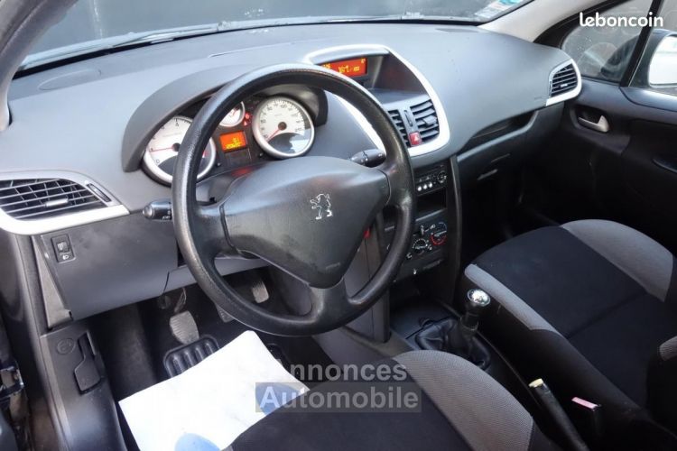 Peugeot 207 1.4 VTi 16V 95ch Trendy - <small></small> 3.990 € <small>TTC</small> - #10