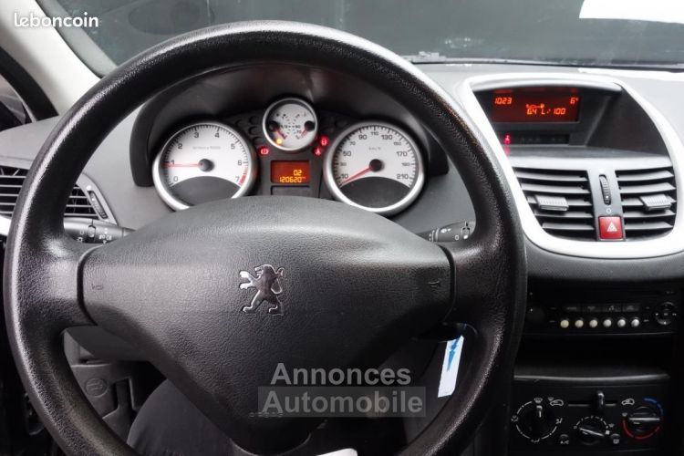 Peugeot 207 1.4 VTi 16V 95ch Trendy - <small></small> 3.990 € <small>TTC</small> - #14