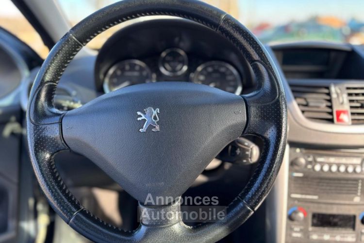 Peugeot 207 1.4i Exécutive - <small></small> 4.990 € <small>TTC</small> - #14