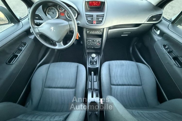 Peugeot 207 1.4i 16v 90ch (6 cv) 5 portes BVM5 Gris Urban 2006 + 94000KM CLIM GARANTIE - <small></small> 5.500 € <small>TTC</small> - #3