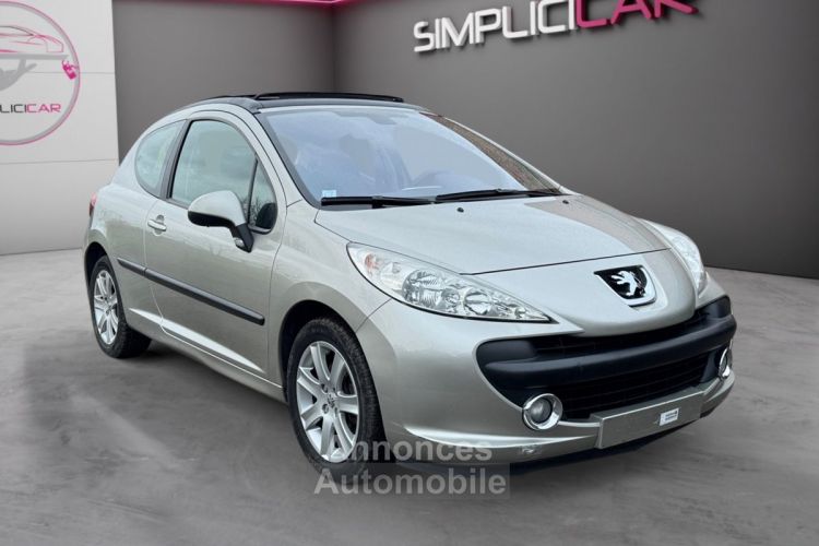 Peugeot 207 1.6 16v 110ch Sport / Toit Ouvrant / 2ème main - <small></small> 4.990 € <small>TTC</small> - #1