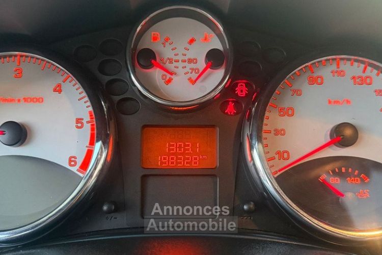 Peugeot 207 CC 1.6 HDi 16V 110ch FAP BLUE LION Sport (6 CV) 2007 + 198 000KM - <small></small> 3.990 € <small>TTC</small> - #15