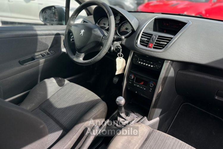 Peugeot 207 CC 1.6 VTi 120ch Sport RÉGULATEUR + CLIM AUTO BIZONE + RADARS DE RECUL + CHAINE DE DISTIB - <small></small> 4.980 € <small>TTC</small> - #16