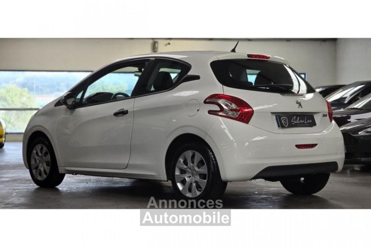 Peugeot 208 1.0 VTi 68 / 5 PLACES / REGULATEUR / IDEAL JEUNE CONDUCTEUR - <small></small> 7.290 € <small>TTC</small> - #24