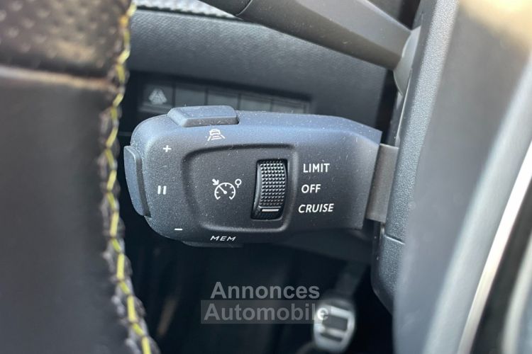 Peugeot 208 100 ch gt line avec covering unique bleu distribution et ct a jour virtual cockpit 3d toit panoramique - <small></small> 15.990 € <small>TTC</small> - #17