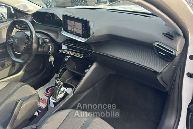 Peugeot 208 100 S&S EAT8 ALLURE 1° Main distribution neuve APPLE CAR PLAY - <small></small> 11.990 € <small>TTC</small> - #11