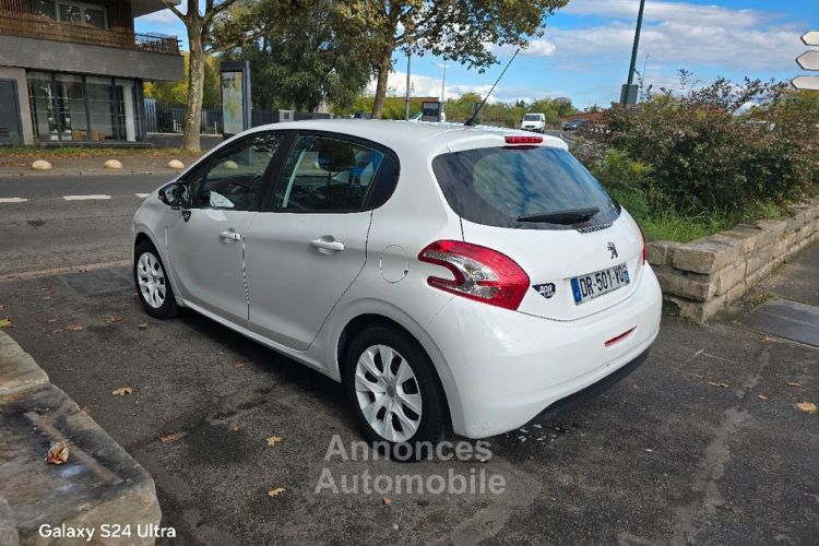 Peugeot 208 1.0l ess 68ch Like 83 000km GARANTIE - <small></small> 4.990 € <small>TTC</small> - #5