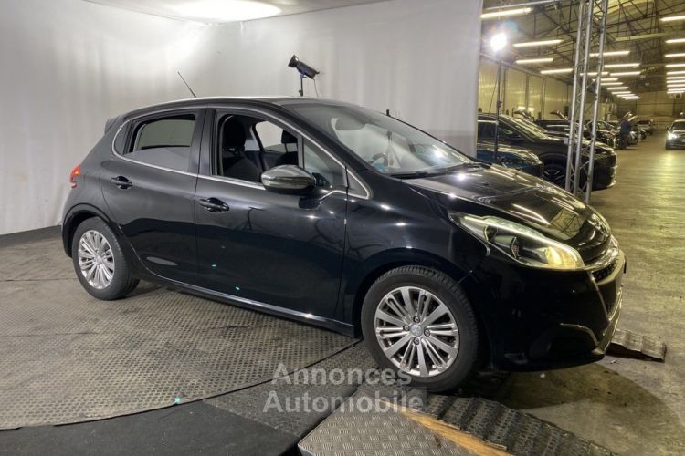 Peugeot 208 1.2  82CH E6.2 EVAP ALLURE 5P - <small></small> 8.990 € <small>TTC</small> - #1