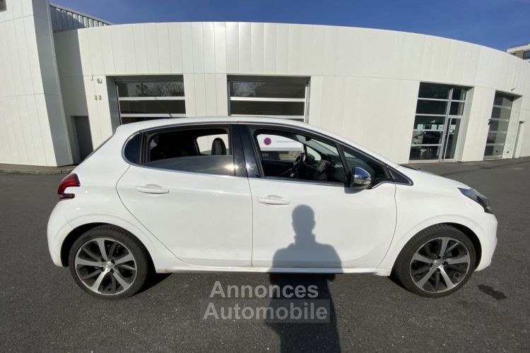 Peugeot 208 1.2 110CH FELINE S&S EAT6 5CV 5P - <small></small> 9.990 € <small>TTC</small> - #3