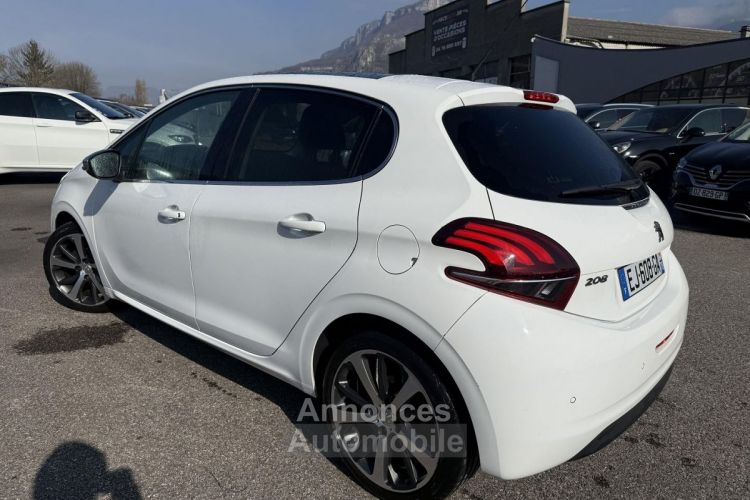 Peugeot 208 1.2 110CH FELINE S&S EAT6 5CV 5P - <small></small> 9.990 € <small>TTC</small> - #13