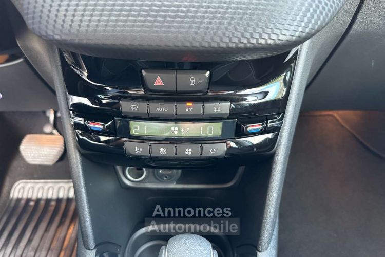 Peugeot 208 1.2 Allure BTE AUTO-NAVI-CAMERA-OPEN DAK-CARPLAY - <small></small> 10.490 € <small>TTC</small> - #24